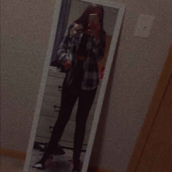 Meet your Posher, Seleyne - Picture 1 of 2